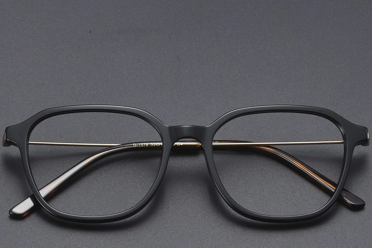 Rechteckige schwarze Titanbrille #BS1913-0474