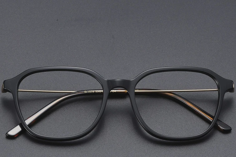 Rechteckige schwarze Titanbrille #BS1913-0474