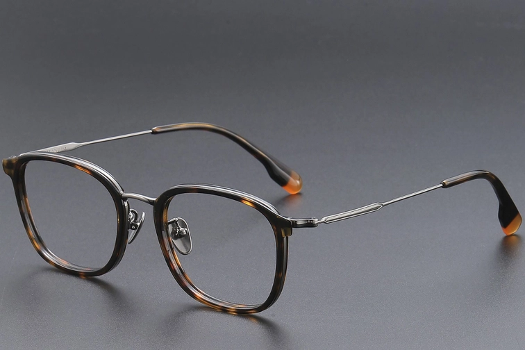 Gafas rectangulares de titanio con diseño de carey n.° BS1913-0483