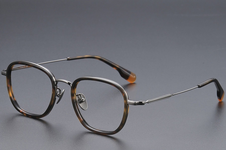 Gafas rectangulares de titanio con diseño de carey n.° BS1913-0485