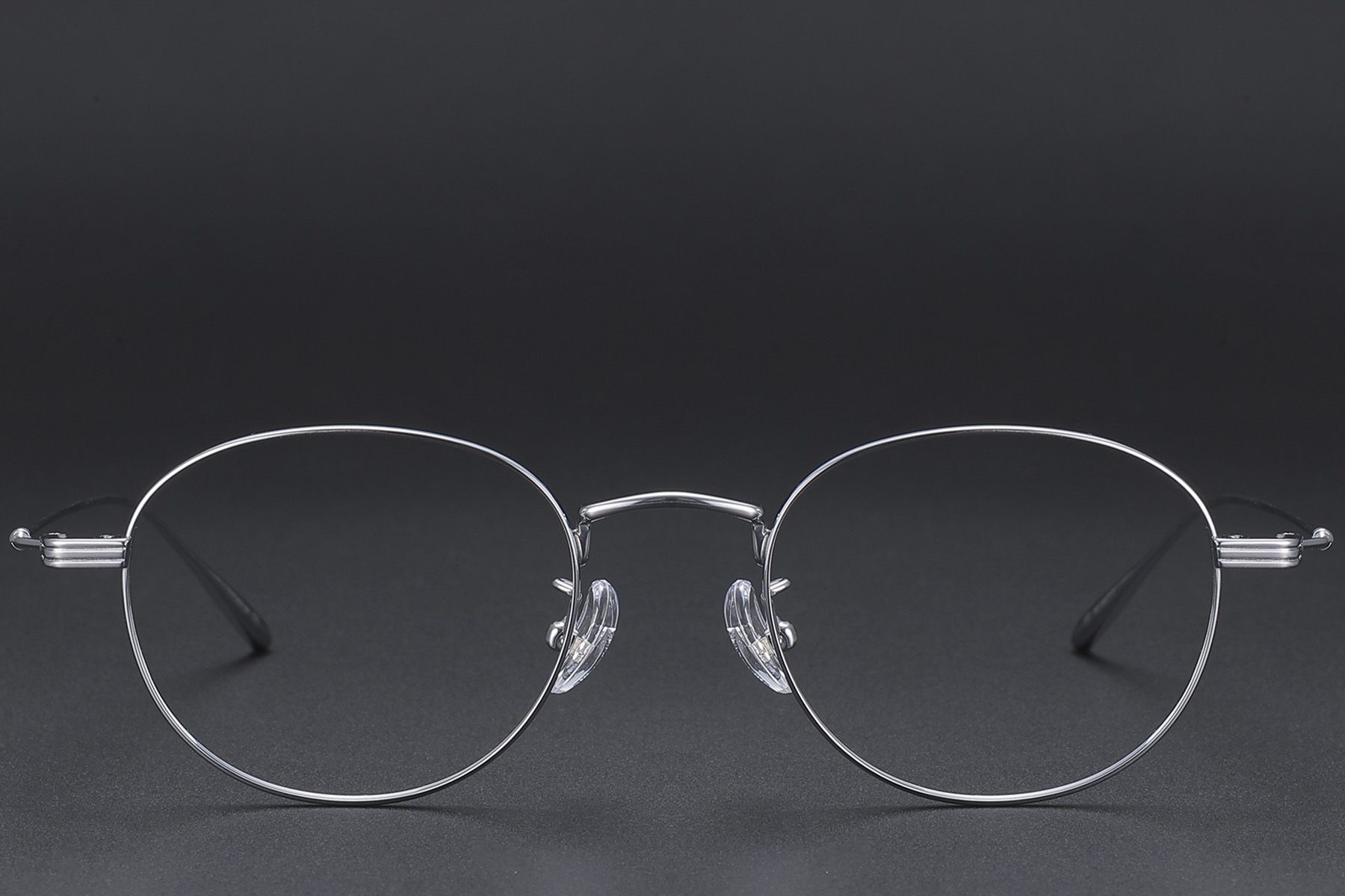 Ovale Brille aus silbernem Titan #BS1913-0575