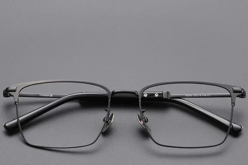 Lunettes semi-cerclées en titane noir #BS1913-0754