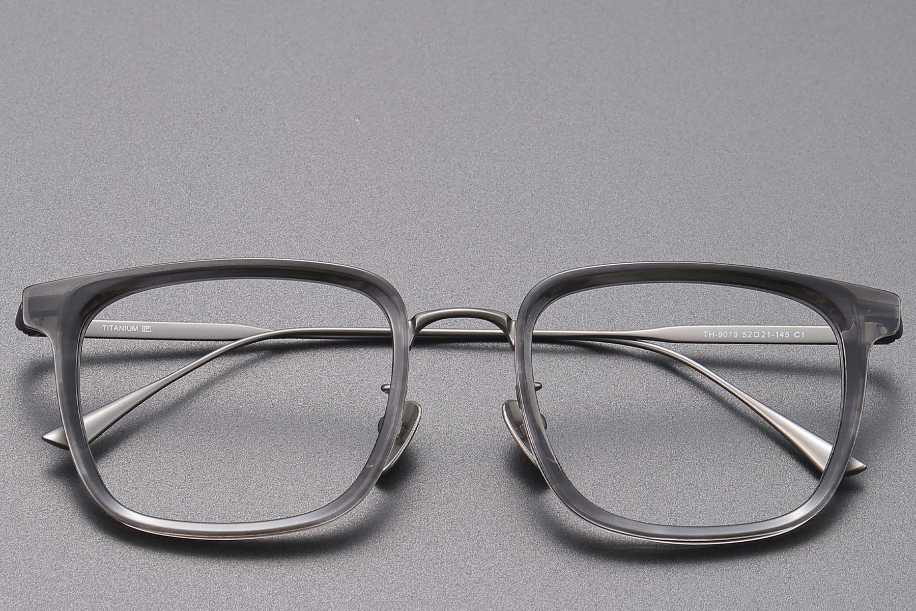 Gafas rectangulares de titanio gris #BS1913-0780