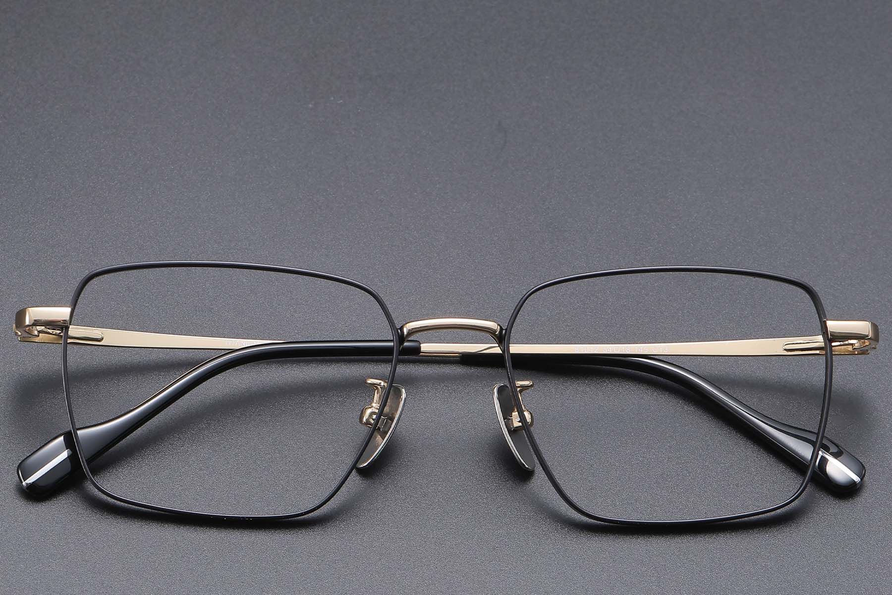 Gafas rectangulares de titanio negro #BS1913-0824