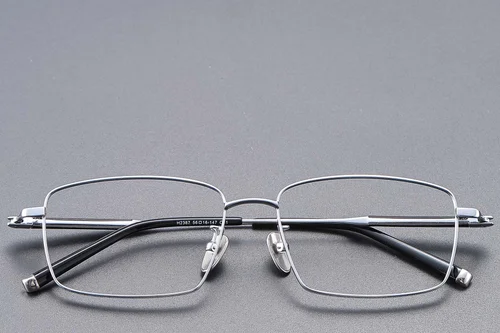 Lunettes rectangulaires en titane argenté #BS1913-0856