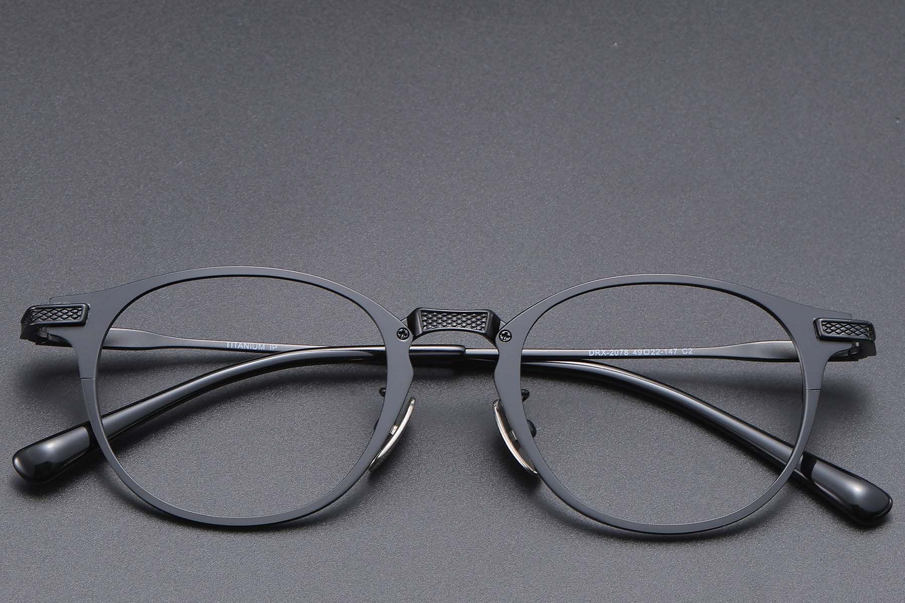 Gafas ovaladas de titanio negro #BS1913-0858