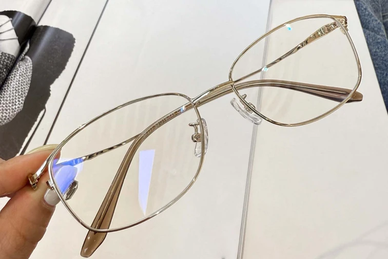 Rechteckige silberne Metallbrille #BS1924-0059
