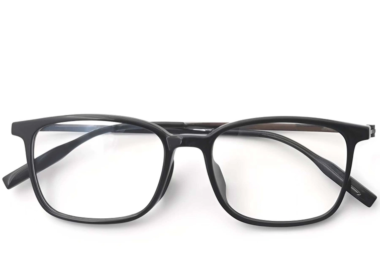 Lunettes rectangulaires en titane noir #BS2419-0136