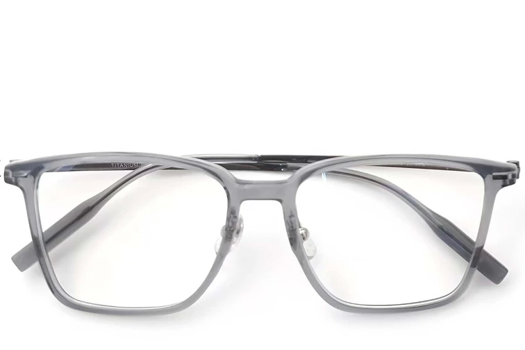 Occhiali rettangolari in titanio grigio #BS2419-0150