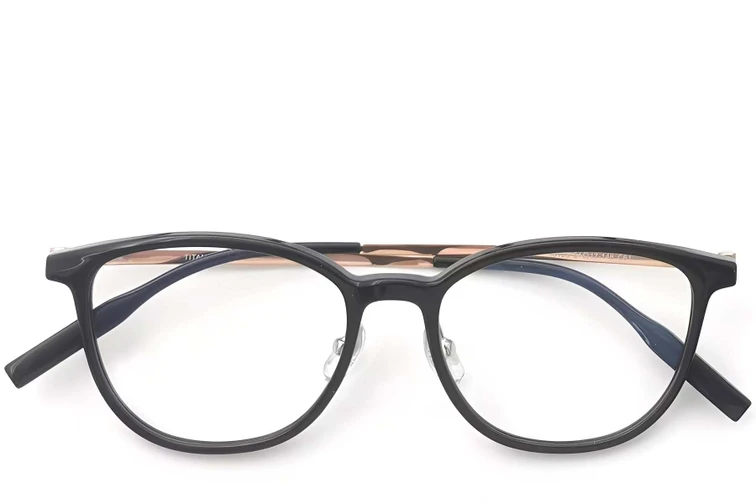 Occhiali ovali in titanio nero #BS2419-0157