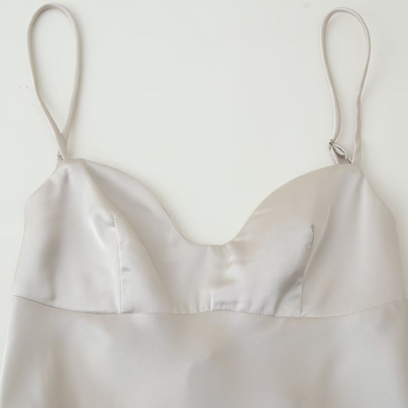 Robe en dentelle et satin, style européen polyvalent KUN-00019