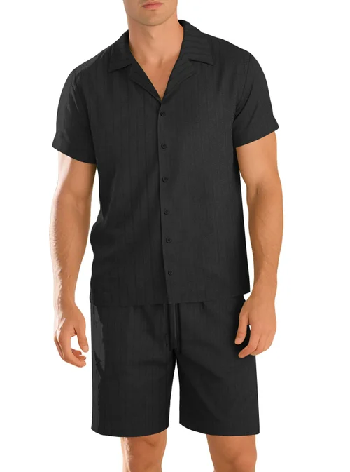 Completo da uomo casual con camicia abbottonata e pantaloncini, ideale per le vacanze estive (NDF-00013)