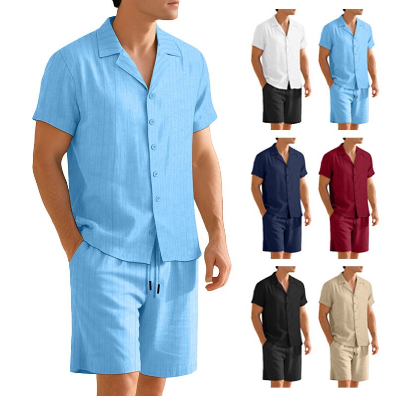 Completo da uomo casual con camicia abbottonata e pantaloncini, ideale per le vacanze estive (NDF-00013)