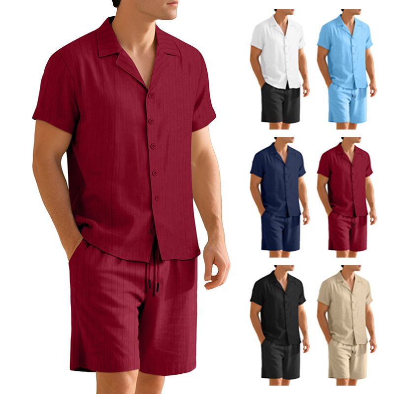Completo da uomo casual con camicia abbottonata e pantaloncini, ideale per le vacanze estive (NDF-00013)