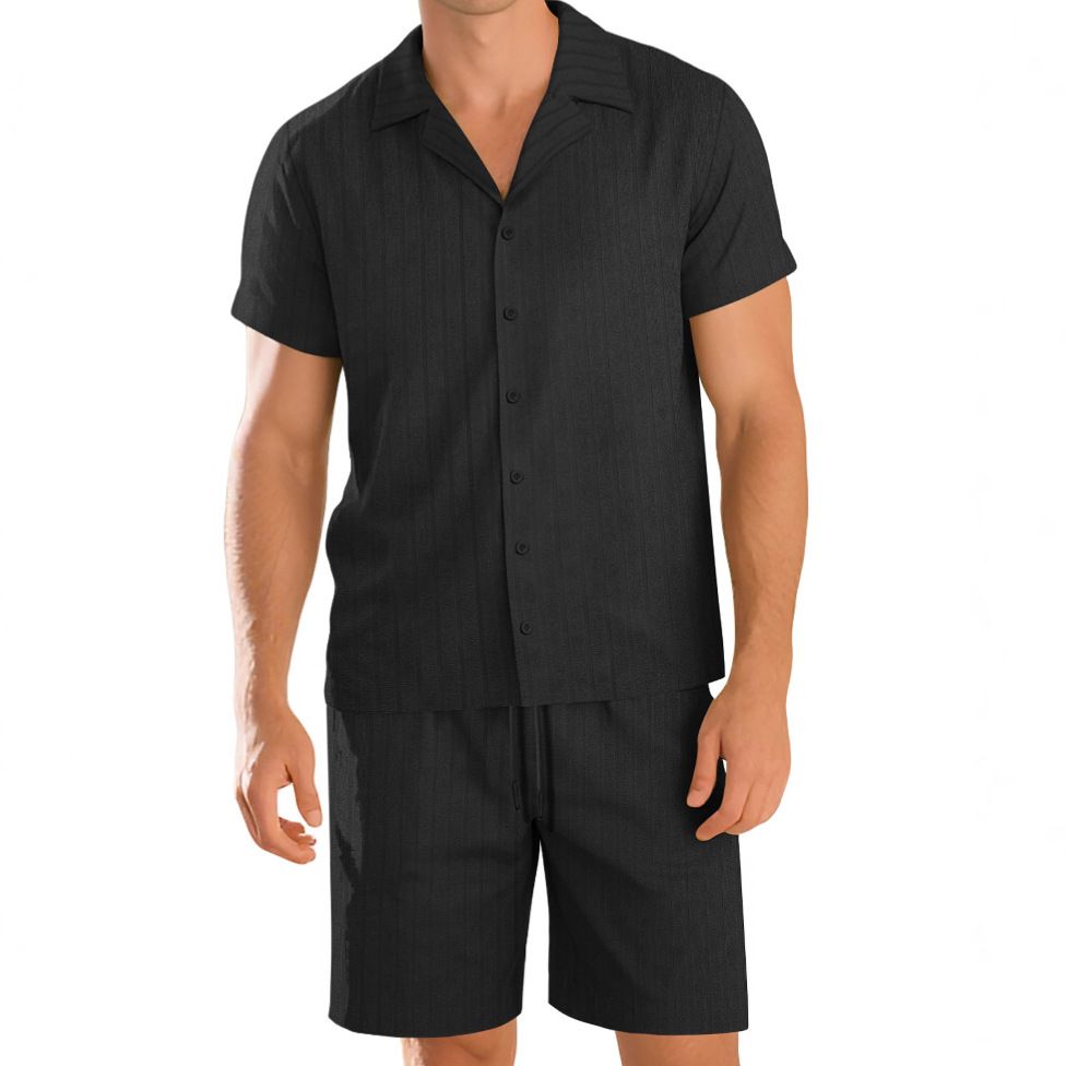 Completo da uomo casual con camicia abbottonata e pantaloncini, ideale per le vacanze estive (NDF-00013)