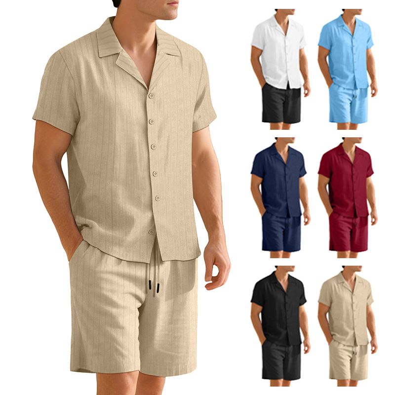Completo da uomo casual con camicia abbottonata e pantaloncini, ideale per le vacanze estive (NDF-00013)