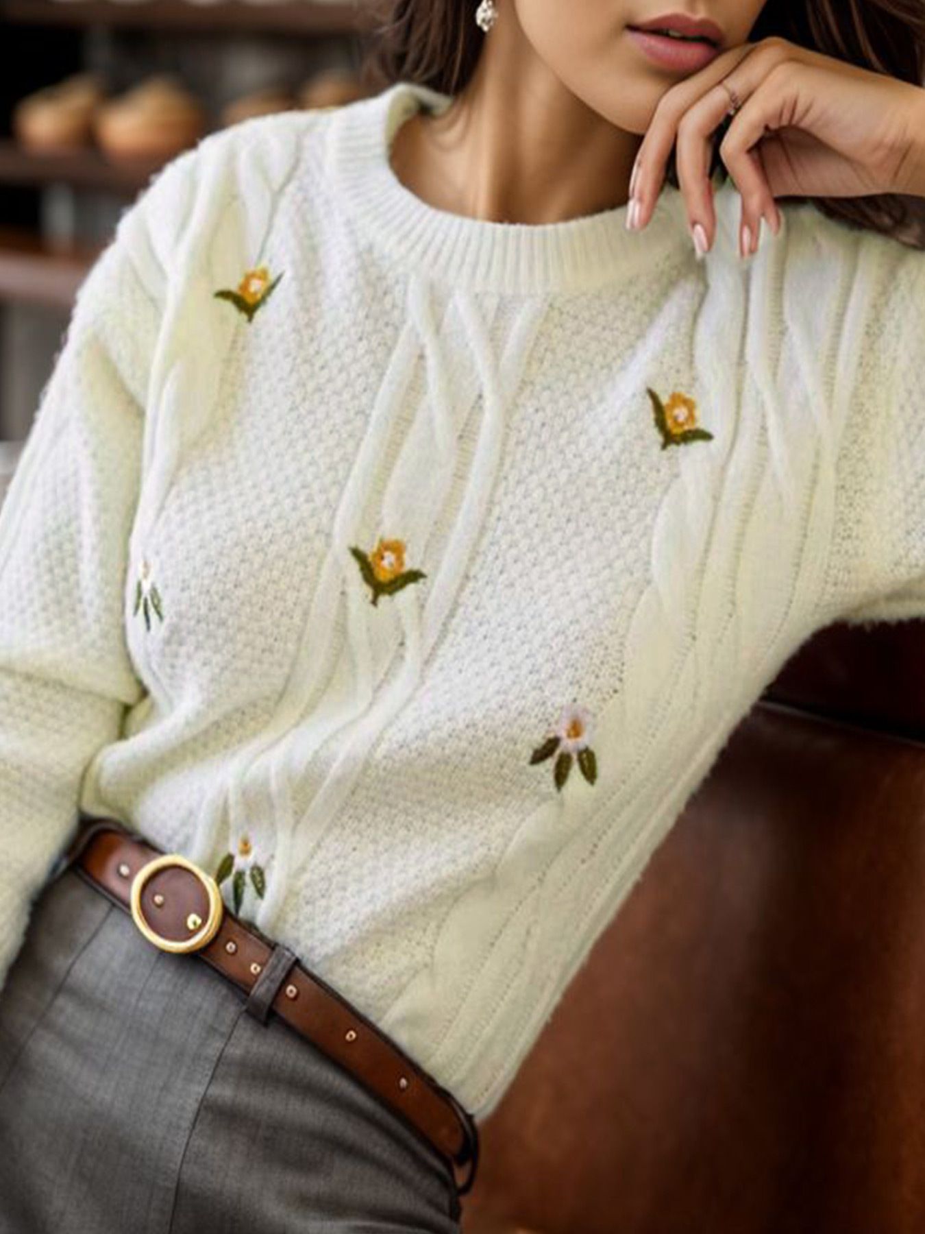 Maglione girocollo ricamato in maglia, modello autunno/inverno SSU-00020