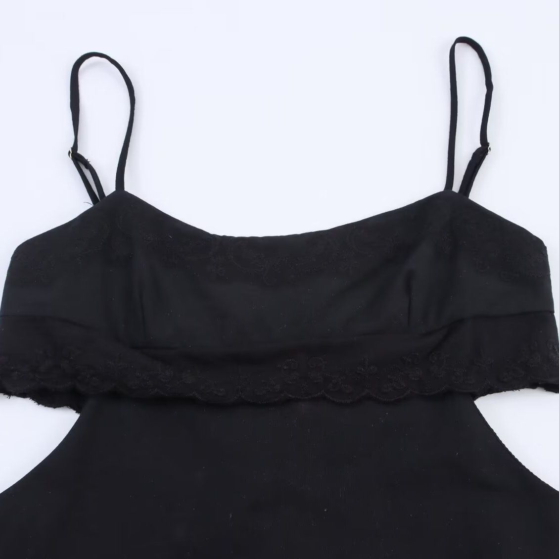 Abito estivo ricamato - Elegante abito da donna con ricami traforati KUN-00217