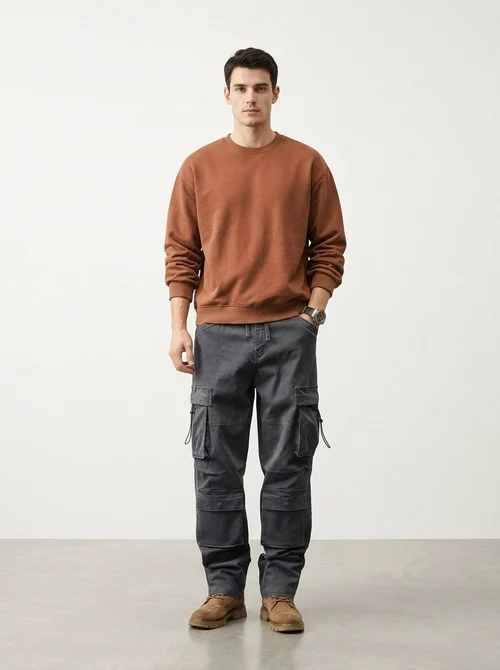 Pantaloni cargo da uomo con multitasche, ispirati allo stile vintage, ideali per il tempo libero all'aperto.