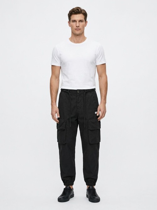 Tapered Fit Trendy Men's Cargo Pants for Casual Streetwear