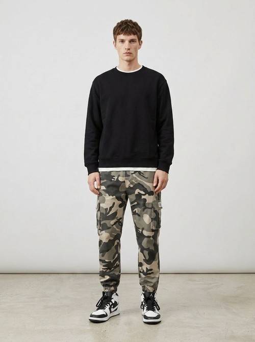 Camouflage Multi-Pocket Tapered Men's Cargo Pants for Outdoor Casual Wear