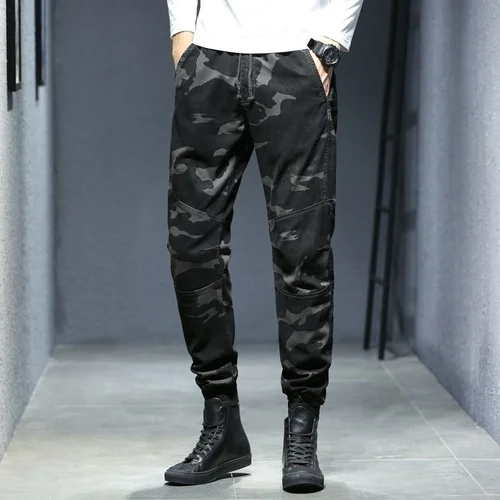 Stretch Fit Tapered Camouflage Men's Cargo Pants for Outdoor Athletic Wear