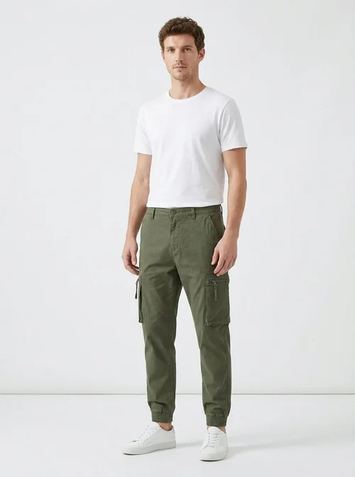Relaxed Fit Multi-Pocket Stretch Men's Cargo Pants for Casual Outdoor Wear