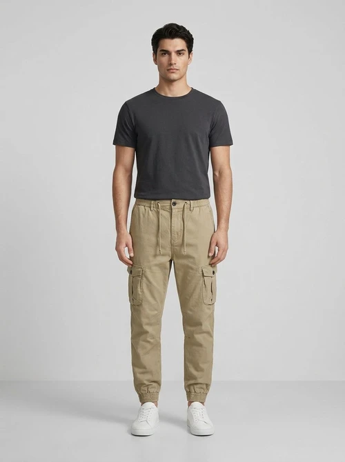 Pantalones cargo elásticos, versátiles y ajustados para hombre, ideales para uso casual.