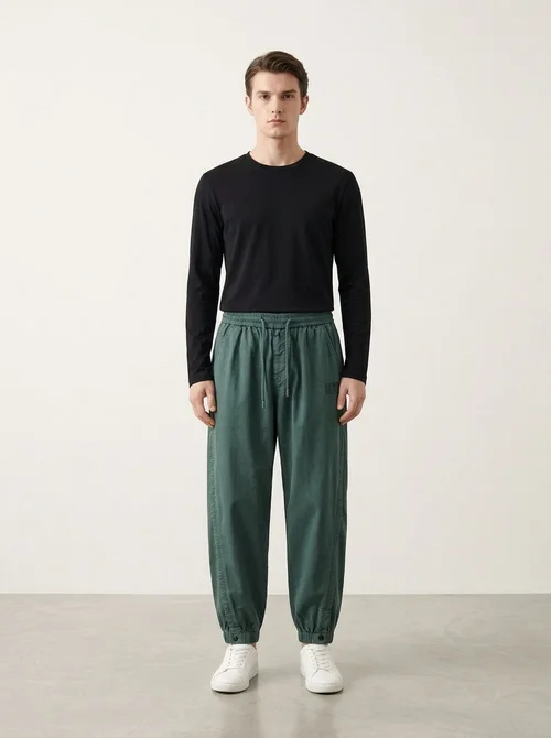 Tapered Stretch Fit Men’s Cargo Pants for Outdoor Athletic Wear