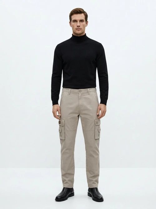 Pantalon cargo pour homme à jambes droites et poches multiples, idéal pour un style décontracté.