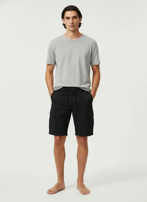Short cargo vintage multipoches pour homme, idéal pour une tenue décontractée d'été