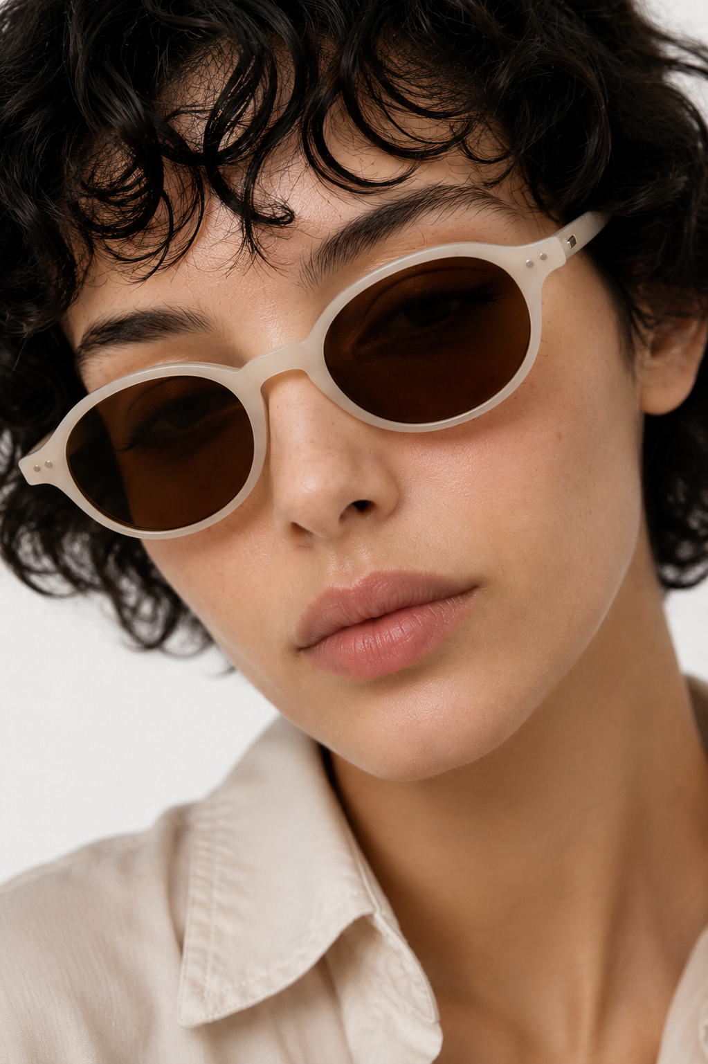 Ovale cremefarbene TR90-Sonnenbrille #BS0824-0025