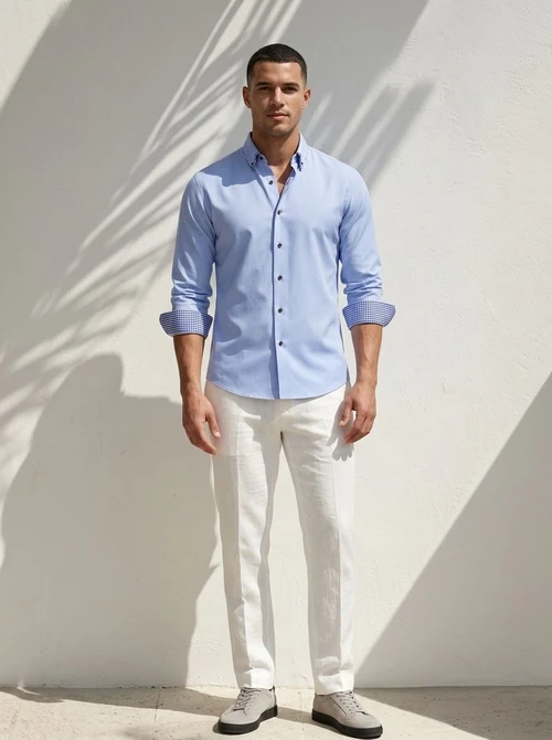 Camisa casual de hombre con botones y cuello alto.