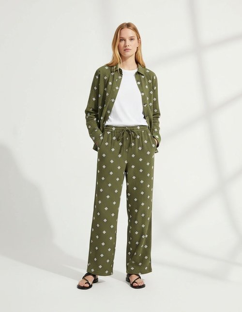 Besticktes Hemd- und Hosen-Set - Europäischer Stil KUN-00017