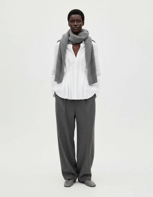 Camicetta in popeline con pieghe, modello KUN-00084