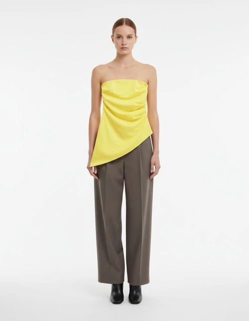 Top asimmetrico arricciato dalla vestibilità slim KUN-00027