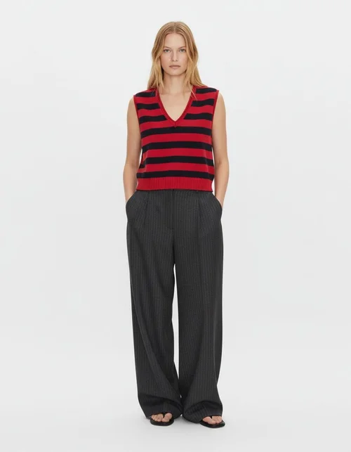 Gilet in maglia con dettagli a bottoni KUN-00137