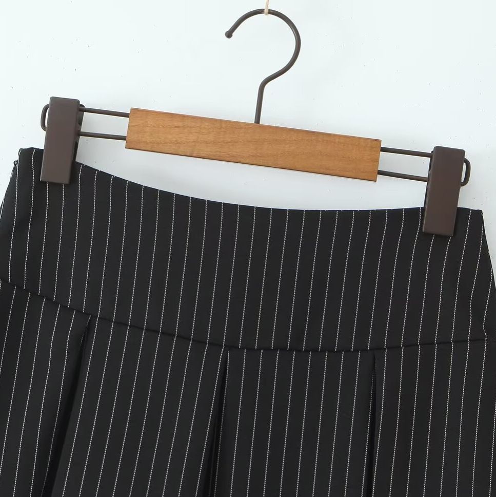 Striped Pleated Skirt with Shorts - Women's Classic Fashion KUN-00002