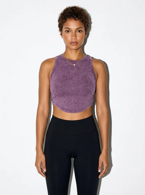 Reggiseno sportivo da donna sexy con schiena scoperta, ammortizzante e vestibilità snellente.