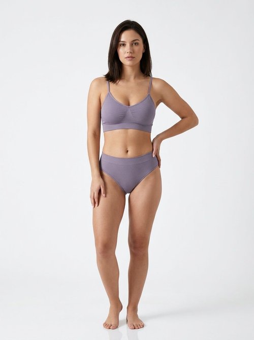 Completo intimo sexy con coppe a triangolo e vestibilità snellente a forma di S per donna.