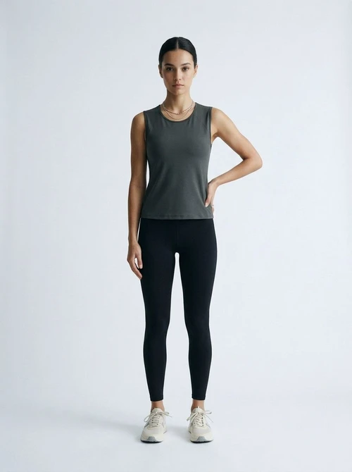 Shock-Absorbing Push-Up Yoga Vest for Women with a Slimming Fit and Breathable Finish