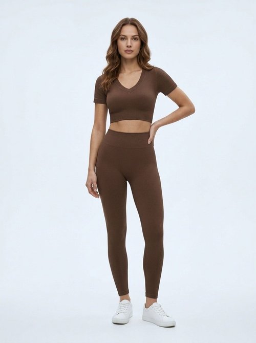 Completo da yoga da donna a vita alta, aderente e ad asciugatura rapida, con sexy effetto push-up sui fianchi.