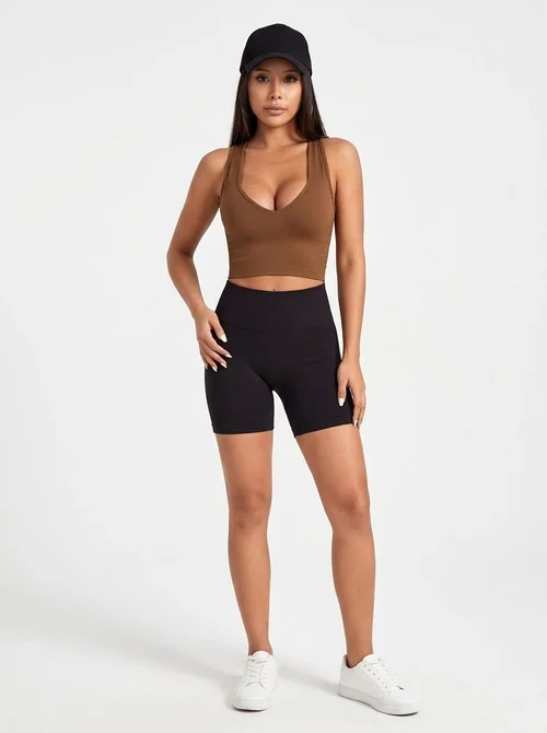 Camiseta deportiva sin aros, de secado rápido y que estiliza la figura, con función transpirable para mujer.