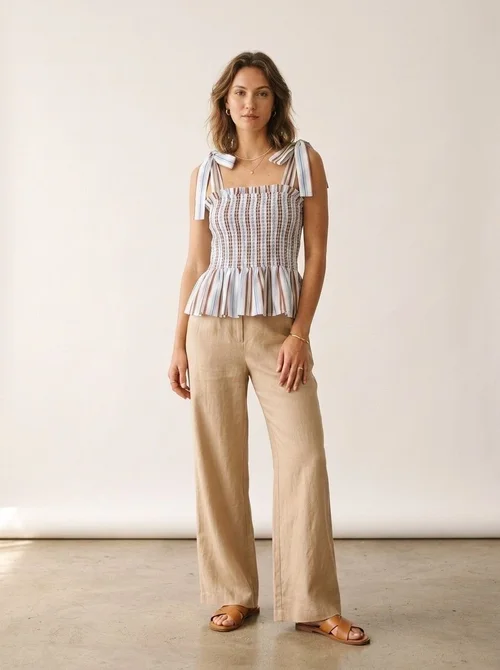 Elegante top a righe con volant e spalline da annodare