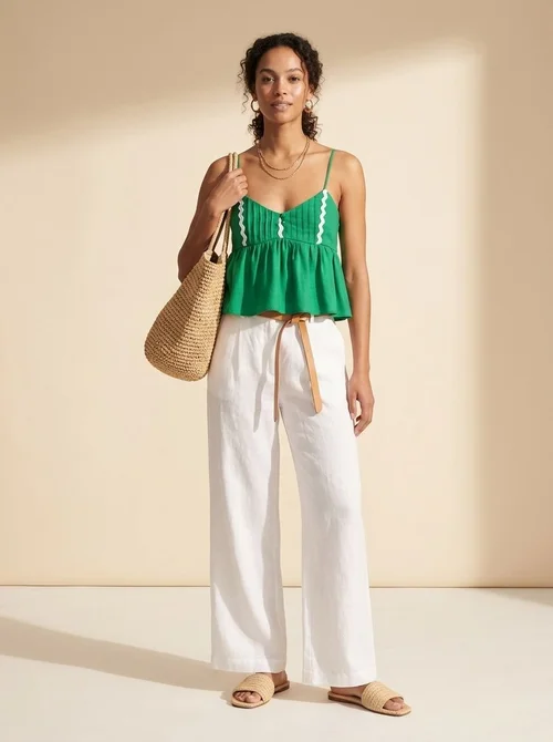 Elegante top a balze verde con bordo ondulato - Stile estivo