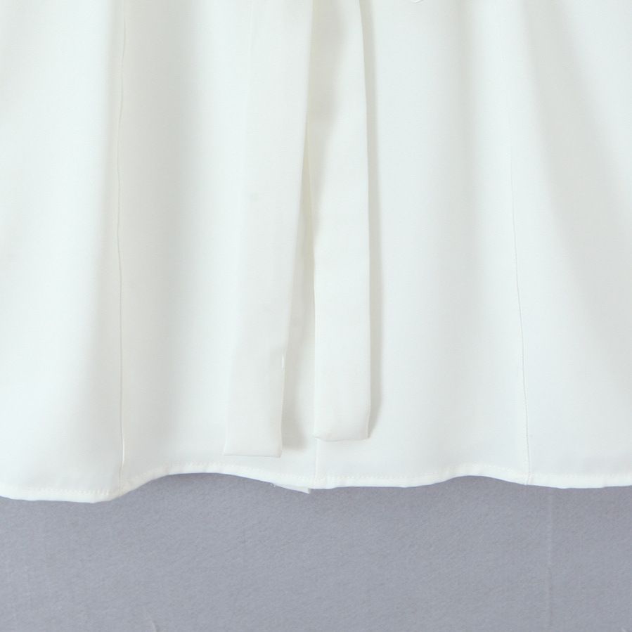 Robe courte à bordure en dentelle, col carré classique KUN-00050