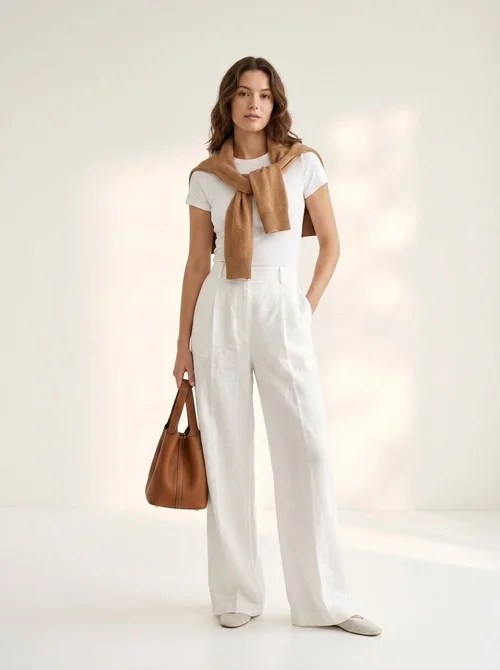 Pantaloni bianchi a gamba larga e vita alta - Chic senza sforzo