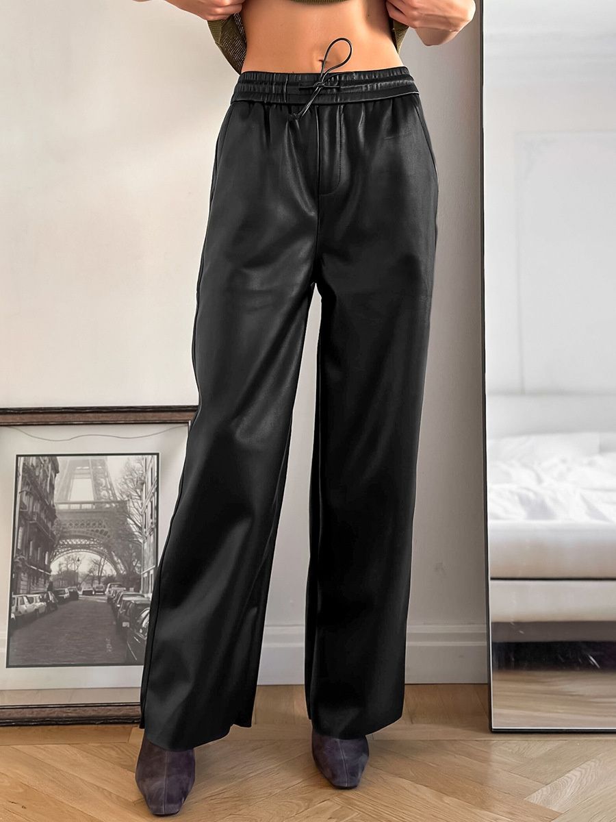 Pantalones anchos de piel sintética con cordón ajustable.