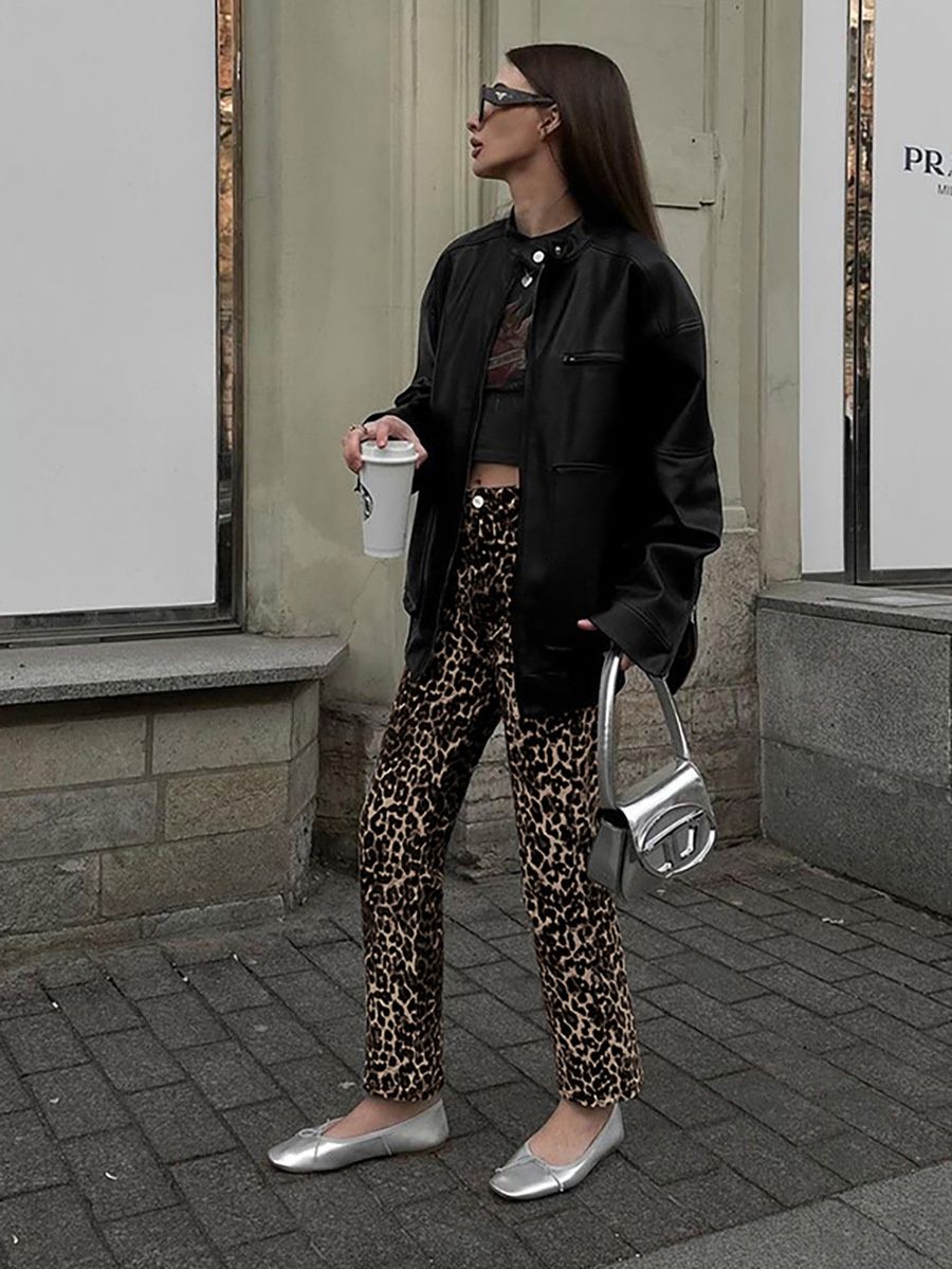 Pantalones rectos de talle alto con estampado de leopardo
