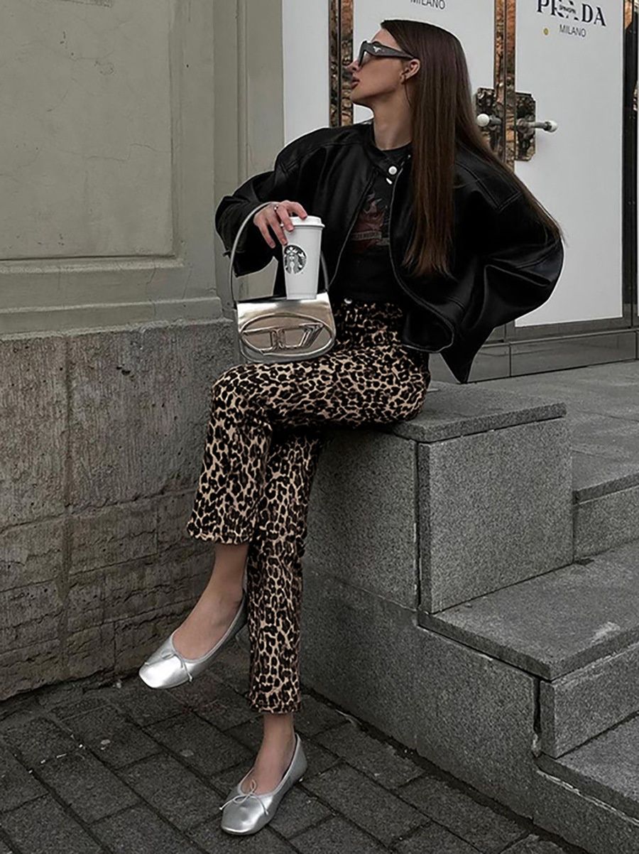 Pantalones rectos de talle alto con estampado de leopardo